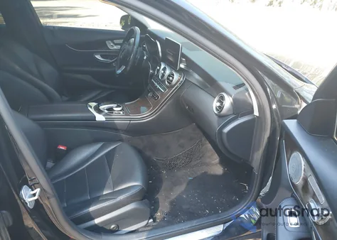 2015 Mercedes-Benz C 300 4Matic из США, поврежденный, VIN 55SWF4KB8FU016681